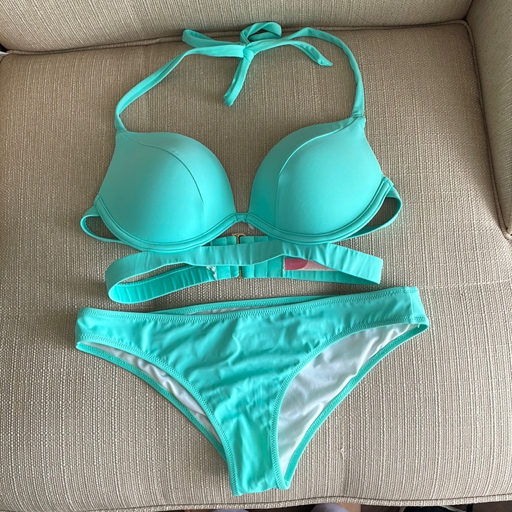 Victoria’s Secret bikini set